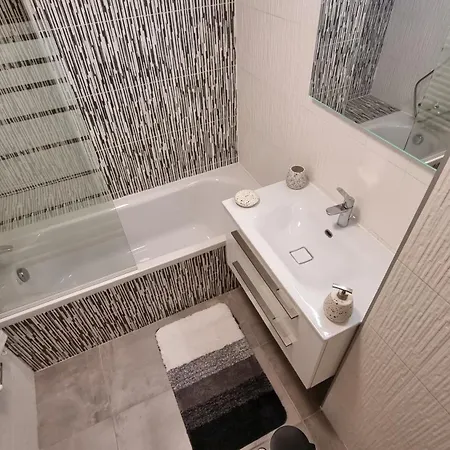 Les Du Petit Apartment Chatel